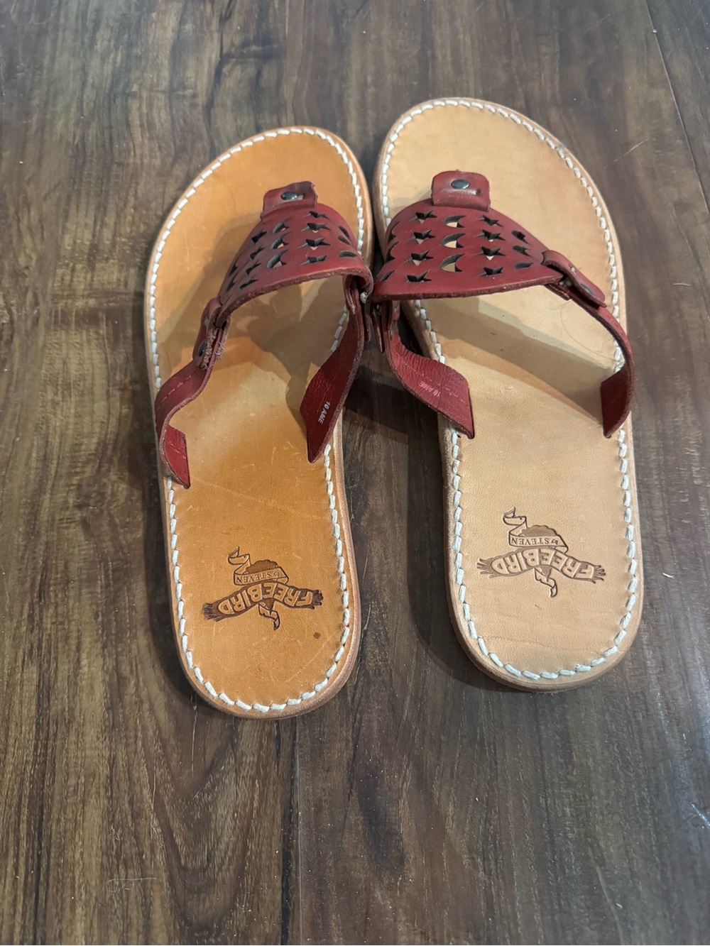 Freebird by Steven Red Leather Moon & Star Cutout Thong Sandals - Picture 3 of 3